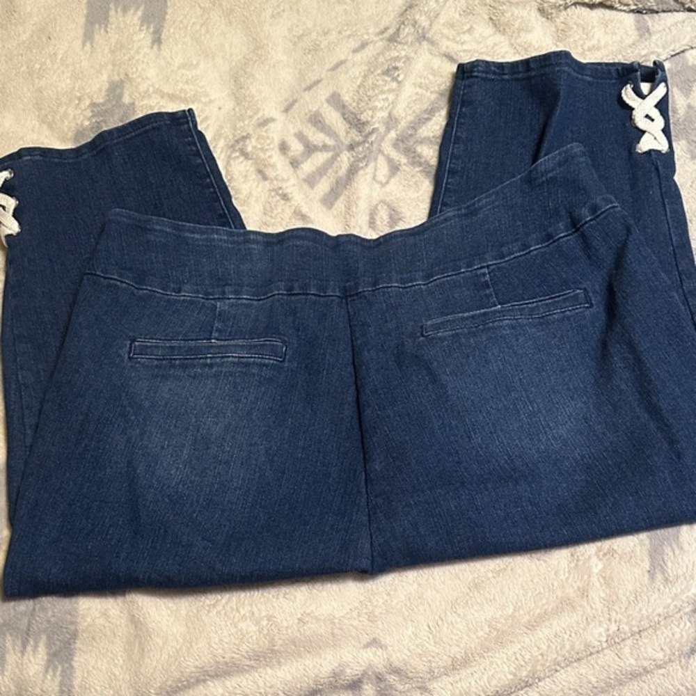 A85.   Westbound Dark Blue pull on capri Jeans with stylish ankle laces 16 P